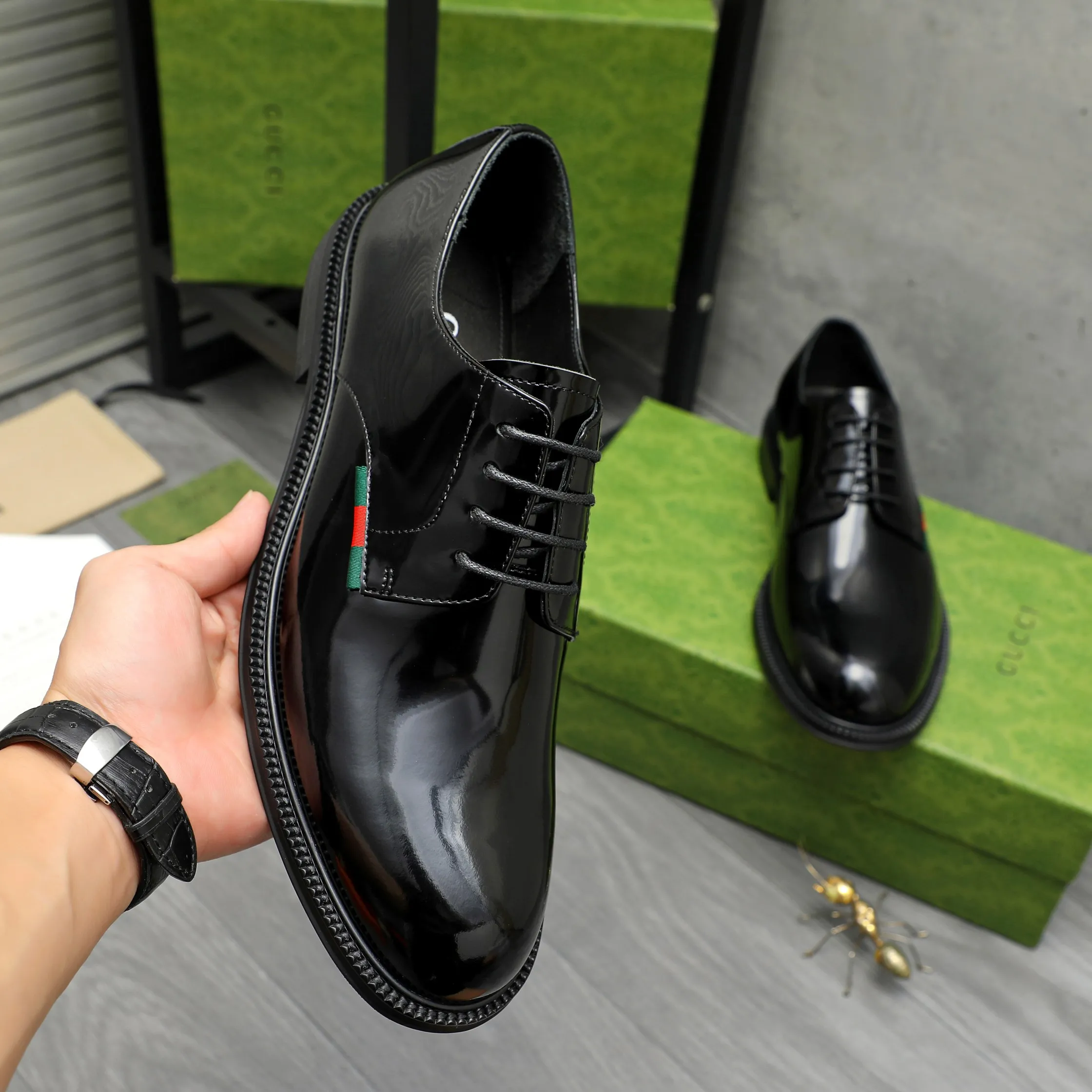 Men's shoes 💰500 Product trademark: GUCCI "Gucci" business lace-up leather shoes Regular size: 38-44 (45.46 custom-made, non-returnable) Product materials: Selected patent cowhide upper, cowhide lining, original rubber outsole